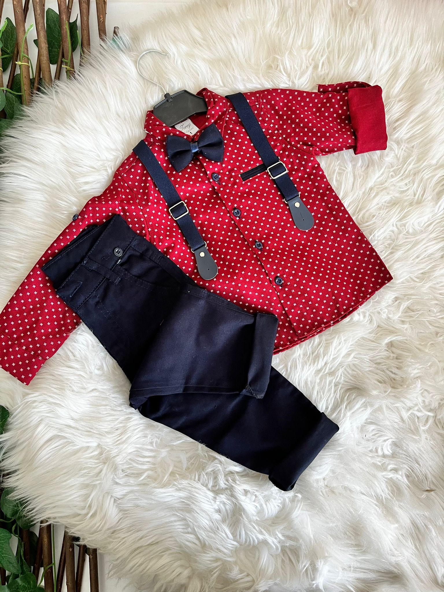 kırmızı papyonlu erkek takım