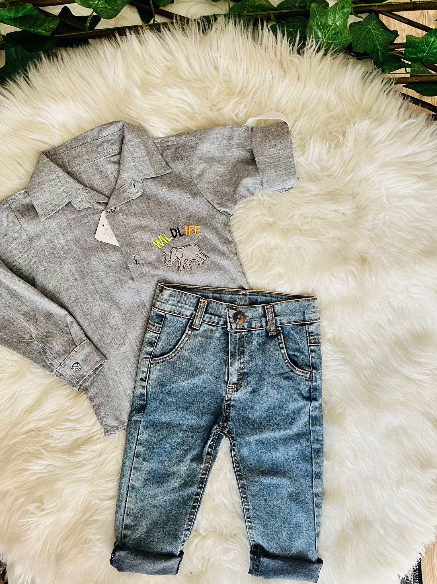 gri gömlekli erkek takım