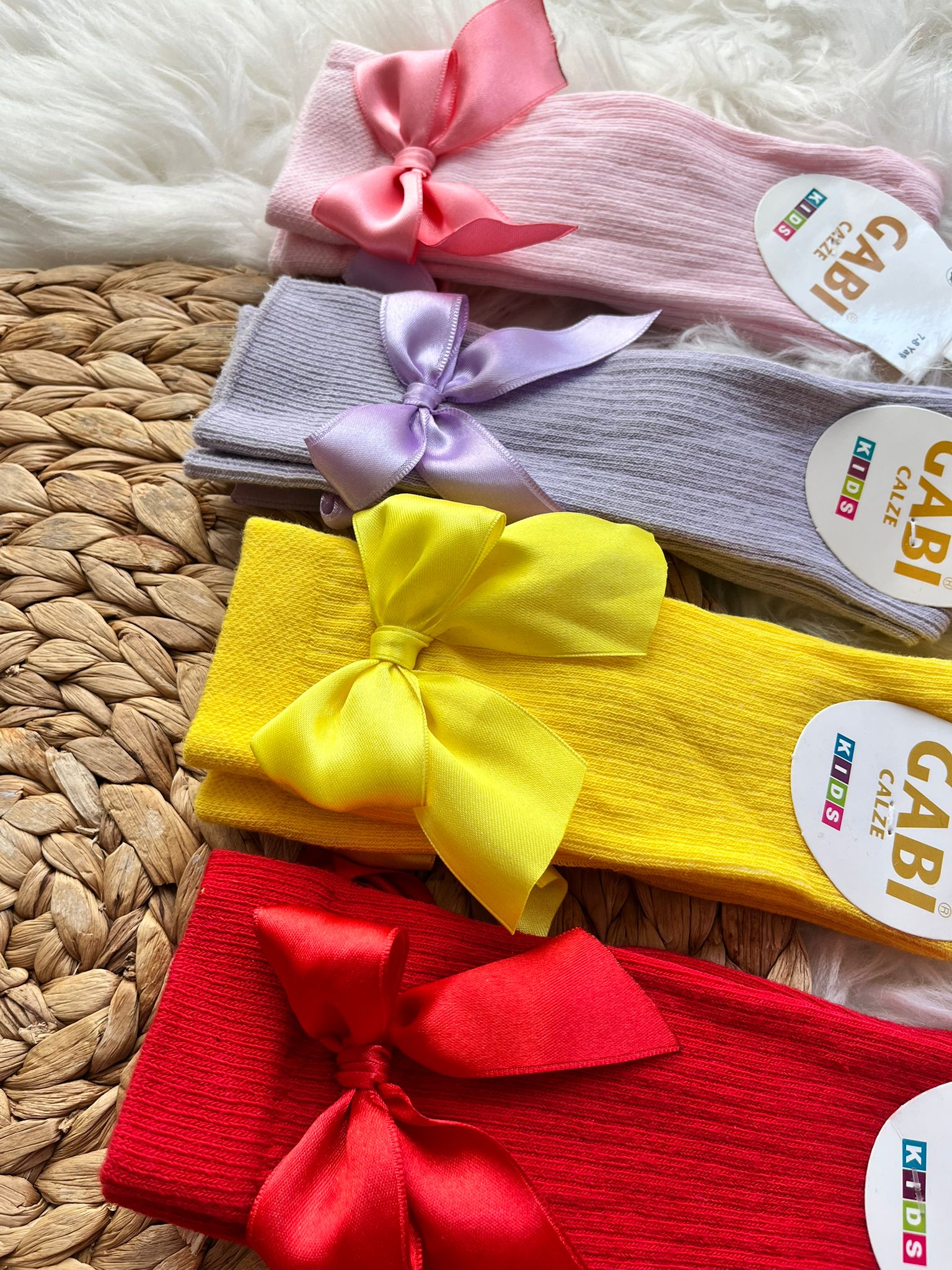 fiyonklu diz altı çorap