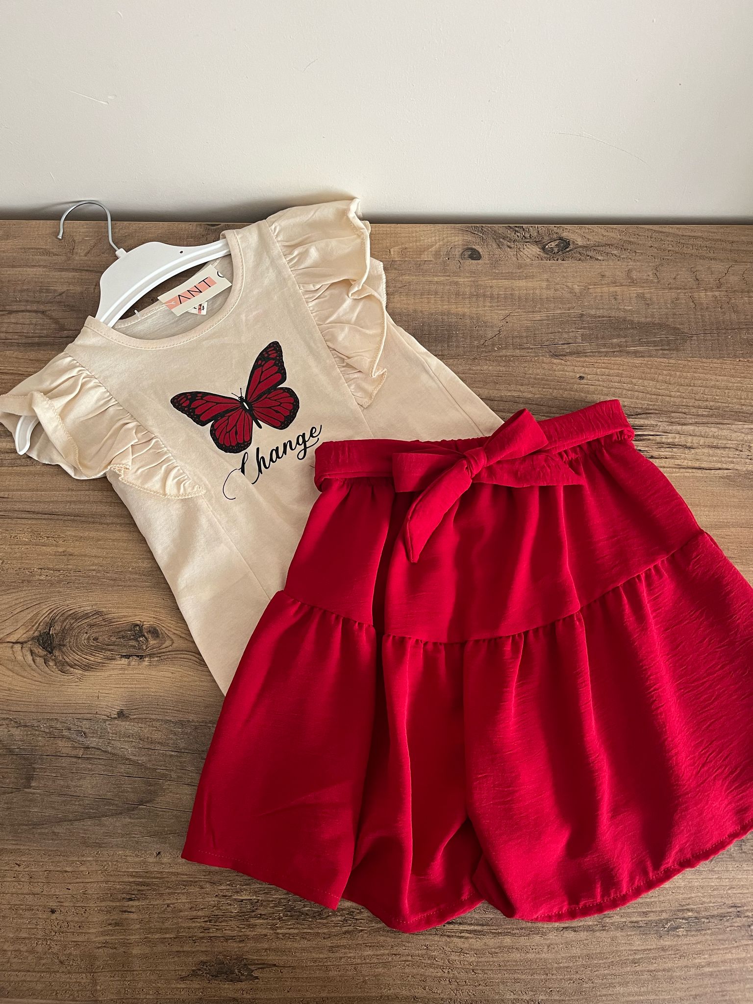 kırmzı şort etekli ikili takım