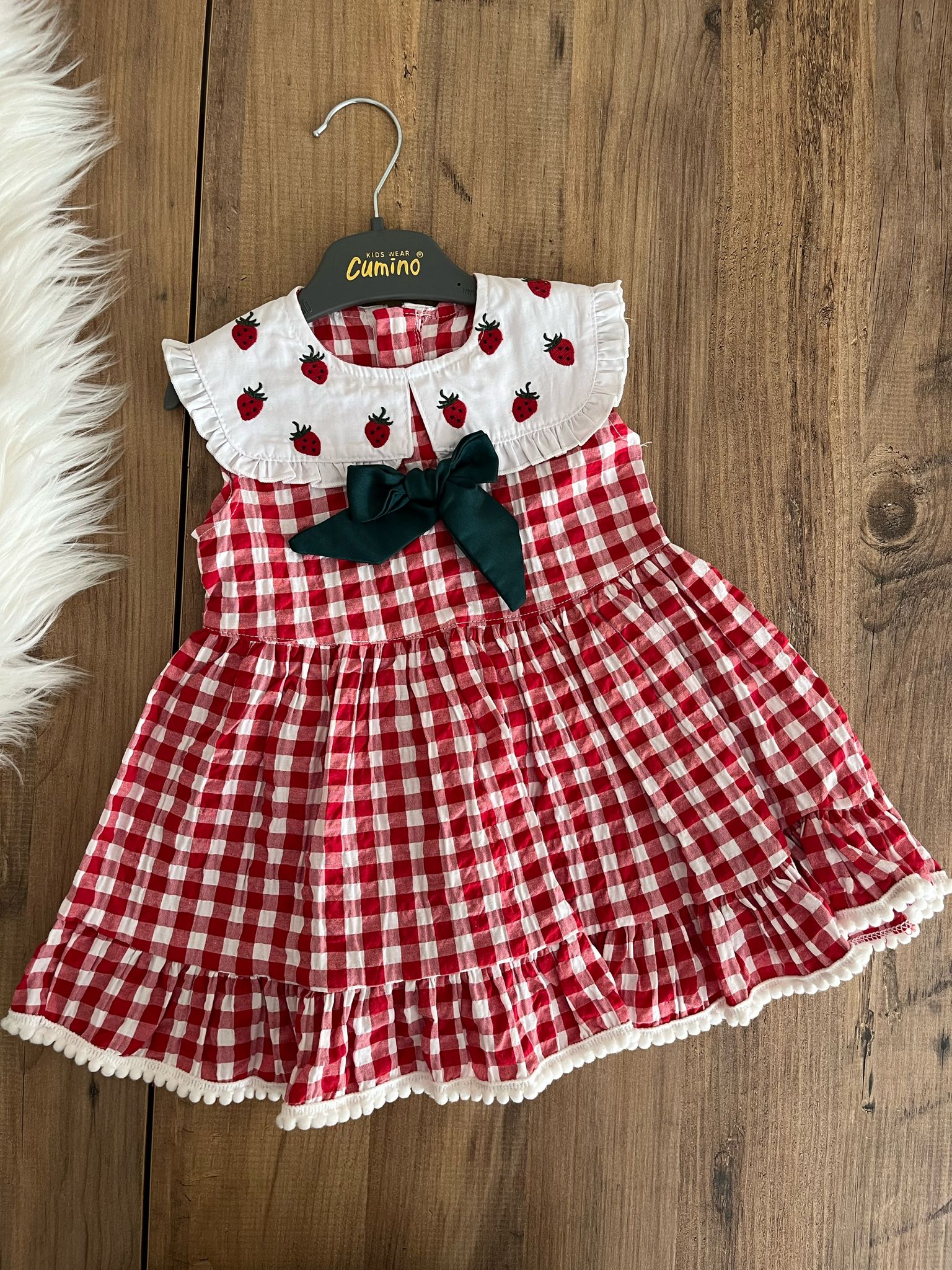 ÇİLEK NAKIŞLI PÖTİKARE ELBİSE