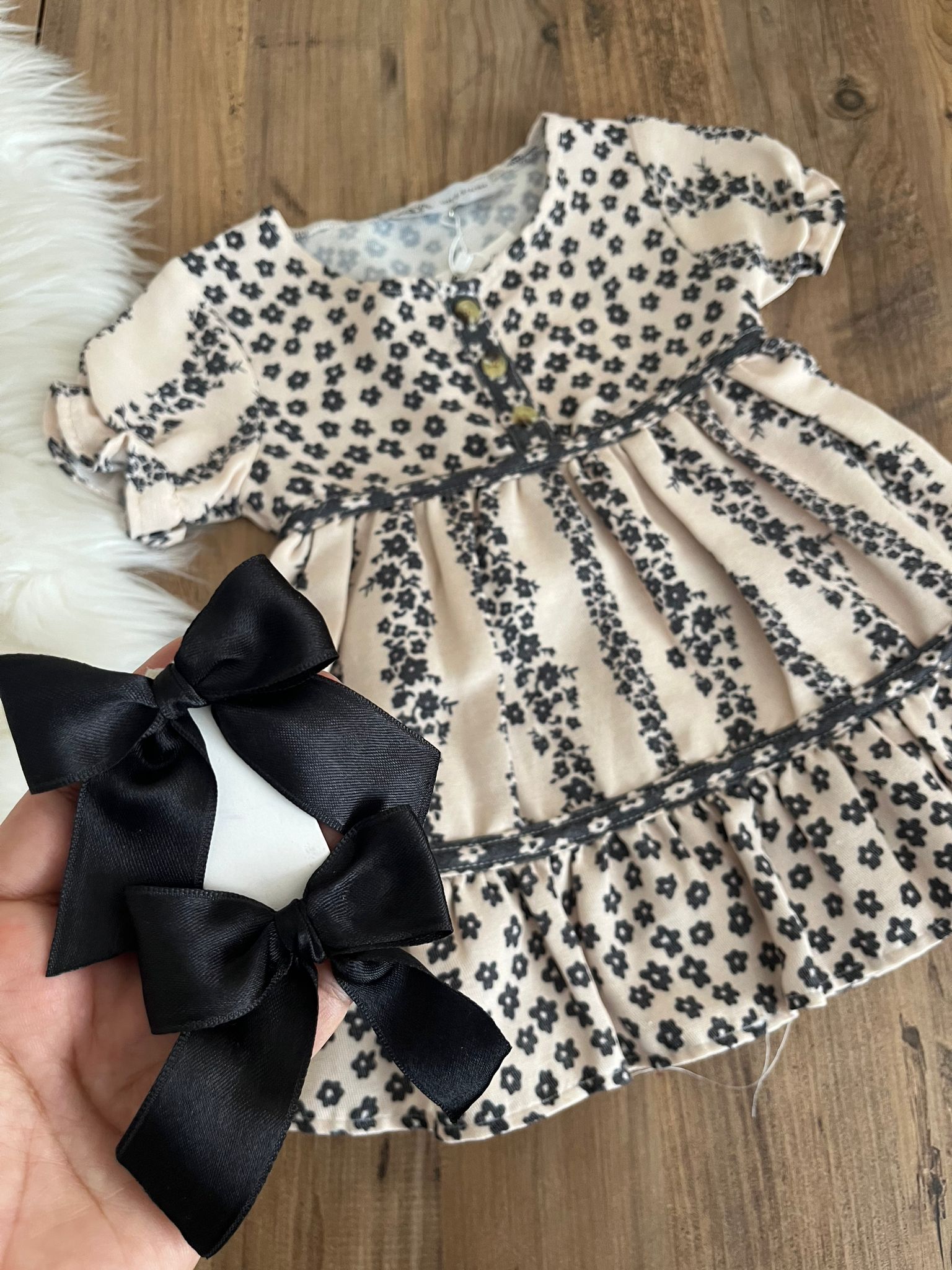 etnik elbise fiyonk tokası ile