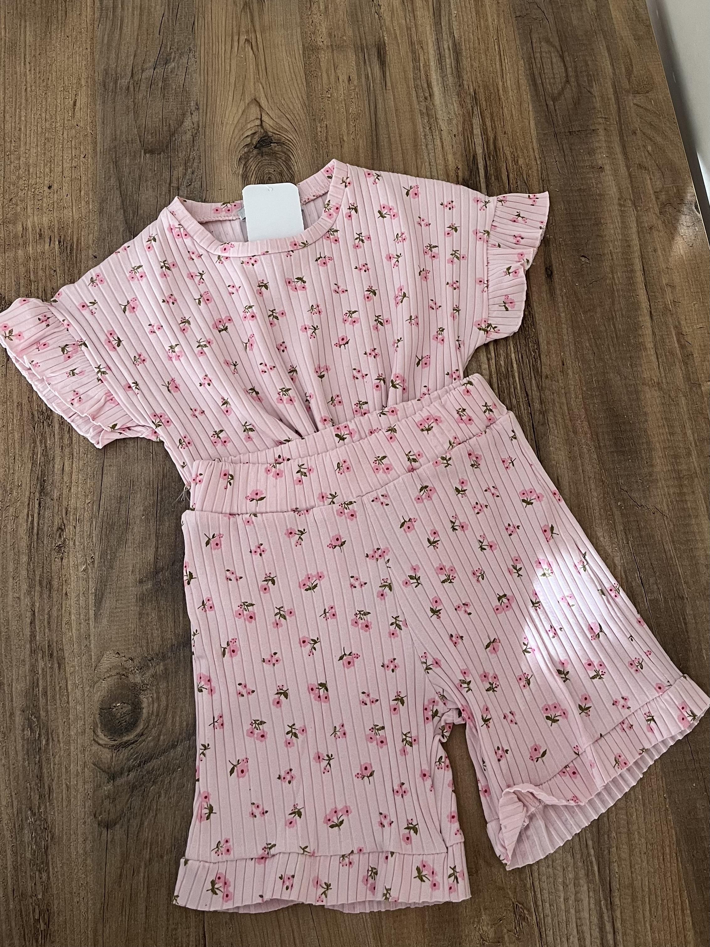 Pembe çiçekli yazlık takım